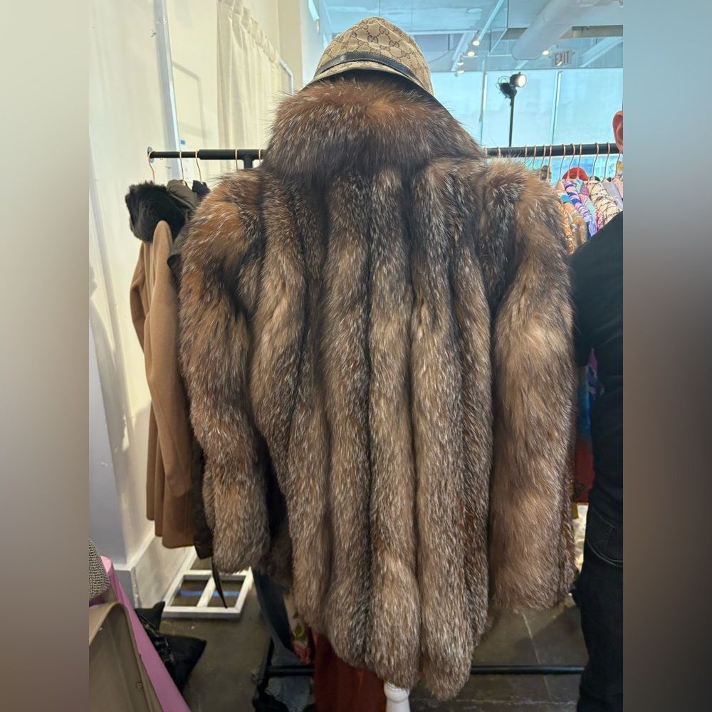 Luxurious Brown Fox Fur Coat - Picture 2 of 6
